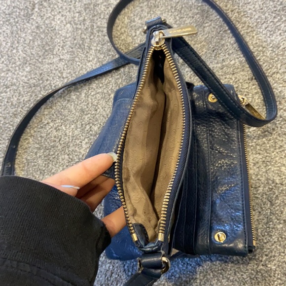 Michael Kor’s purse - Picture 5 of 8